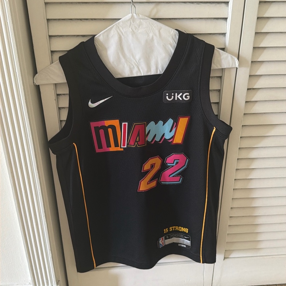 Boys dry fit basketball jersey Miami Heat Butler number 22